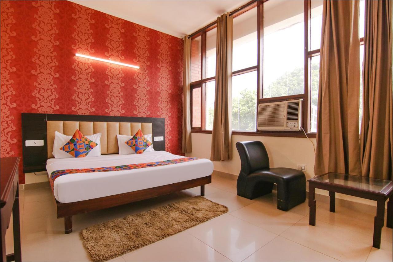 Fabhotel Town Pride Sohana Exterior foto