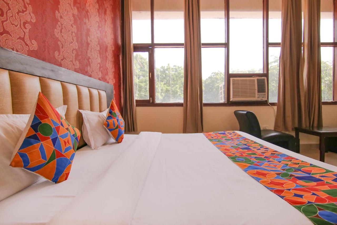 Fabhotel Town Pride Sohana Exterior foto