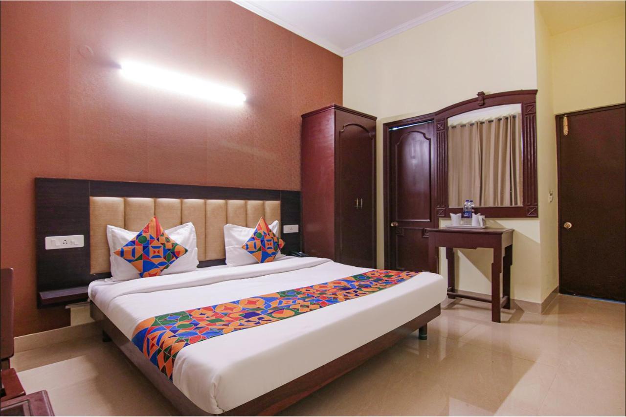 Fabhotel Town Pride Sohana Exterior foto