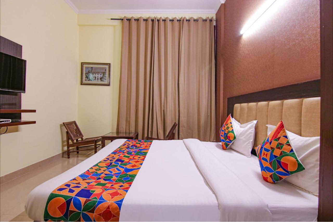 Fabhotel Town Pride Sohana Exterior foto